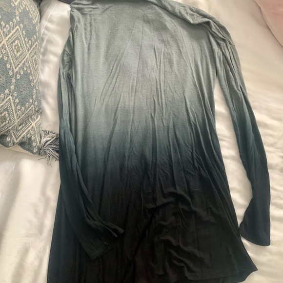 OMBRÉ GREY TO NAVY / BLACK LIGHTWEIGHT SWEATER - Picture 2 of 4